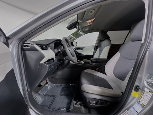 Used 2020 Toyota RAV4 XLE AWD/4WD image 15