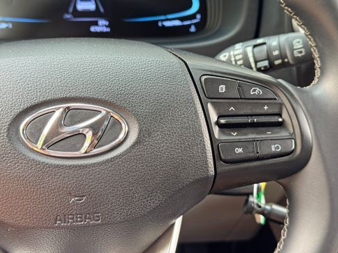 Used 2023 Hyundai Venue SEL FWD image 21