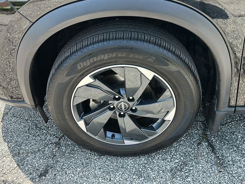 Certified 2024 Nissan Rogue SV w/ SV Premium Package AWD/4WD image 8