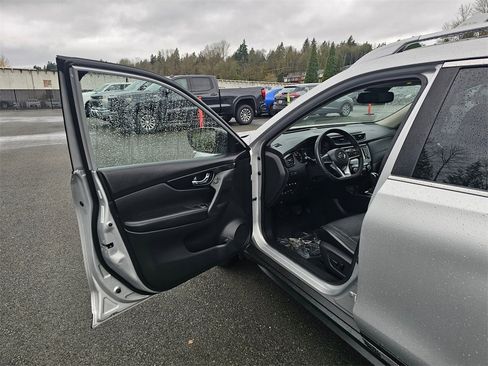 Used 2018 Nissan Rogue SL w/ Premium Package image 21