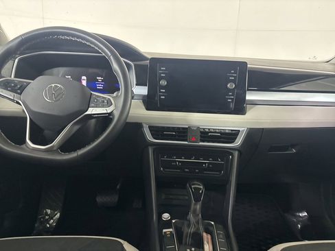 Used 2025 Volkswagen Taos SE w/ Black Wheel Package image 20