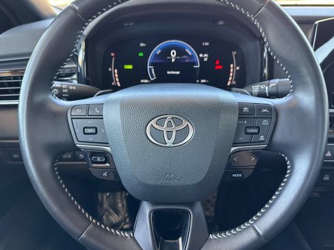 Used 2025 Toyota Camry SE FWD image 33