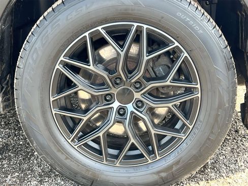 Used 2017 Ford Explorer XLT w/ Equipment Group 202A image 14