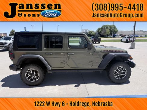 Used 2025 Jeep Wrangler Unlimited Rubicon w/ Convenience Group AWD/4WD image 5