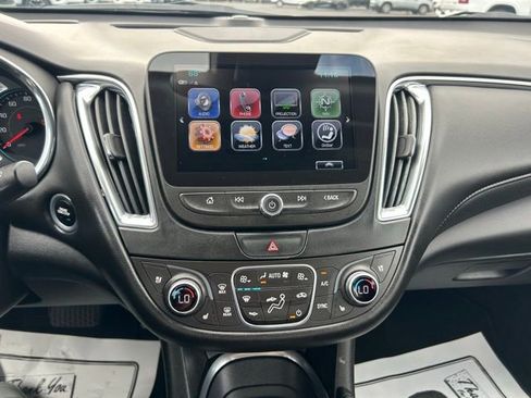 Used 2017 Chevrolet Malibu Premier w/ Premier Sun and Wheel Package FWD image 23