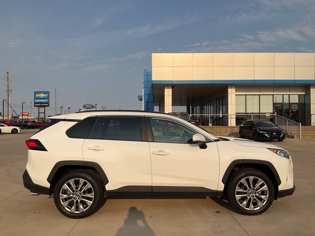 Used 2019 Toyota RAV4 XLE Premium FWD image 32