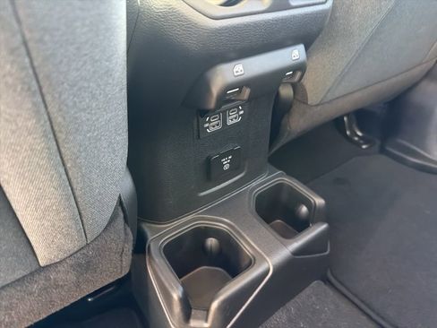 Used 2025 Jeep Wrangler Sahara image 13