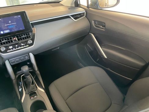 Used 2025 Toyota Corolla Cross LE image 34