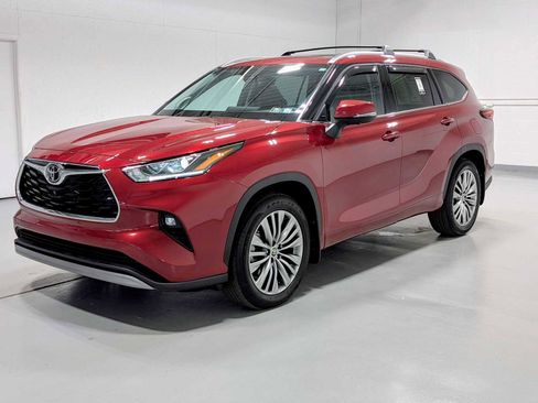Used 2024 Toyota Highlander Platinum image 1