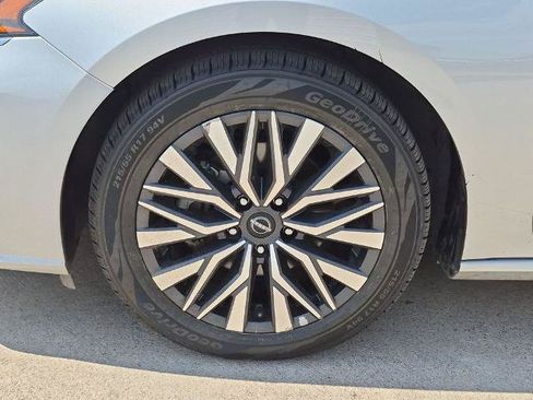 Certified 2025 Nissan Altima 2.5 SV FWD image 15