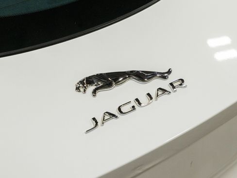 Used 2015 Jaguar F-TYPE Coupe image 22