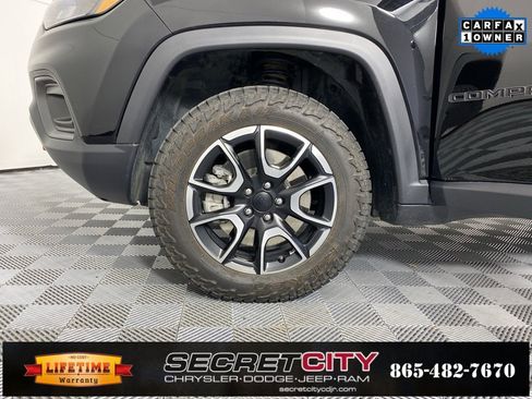Used 2024 Jeep Compass Trailhawk w/ Trailhawk Convenience Group image 9