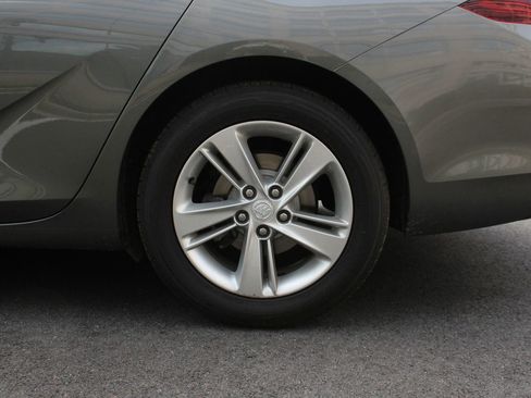 Used 2018 Buick Regal Preferred w/ Sights and Sounds Package FWD image 10
