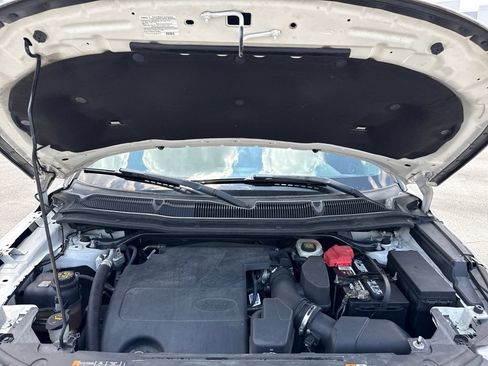 Used 2015 Ford Explorer XLT w/ Equipment Group 202B FWD image 29
