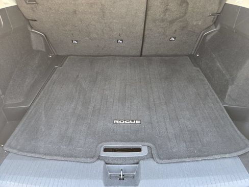Used 2025 Nissan Rogue SV FWD image 31