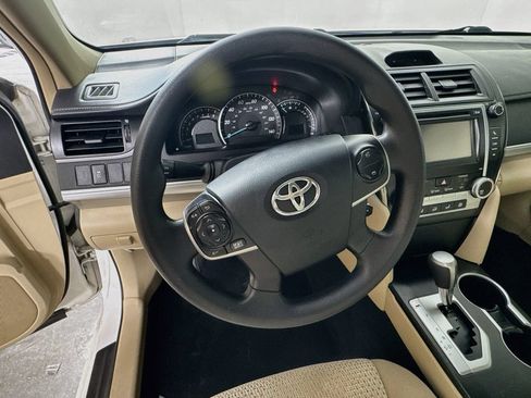 Used 2013 Toyota Camry LE FWD image 11