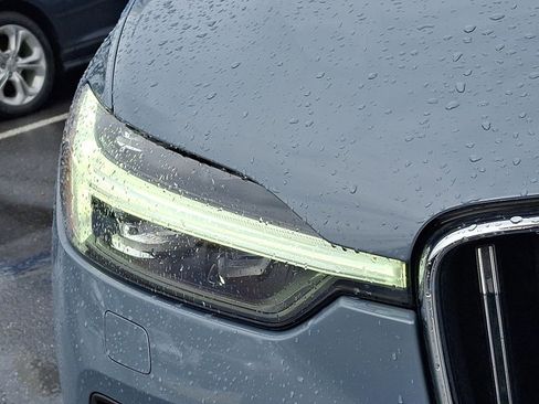 Used 2022 Volvo XC60 B5 Inscription w/ Climate Package image 9