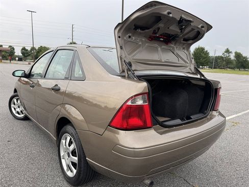 Used 2005 Ford Focus SE image 13