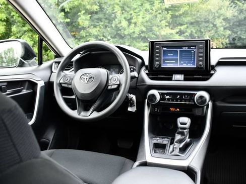Used 2019 Toyota RAV4 LE w/ Carpet Mat Package FWD image 19
