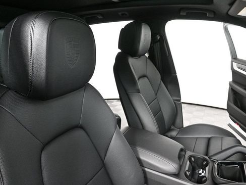 Certified 2026 Porsche Cayenne AWD/4WD image 23