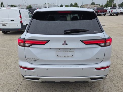 Used 2022 Mitsubishi Outlander SE AWD/4WD image 4