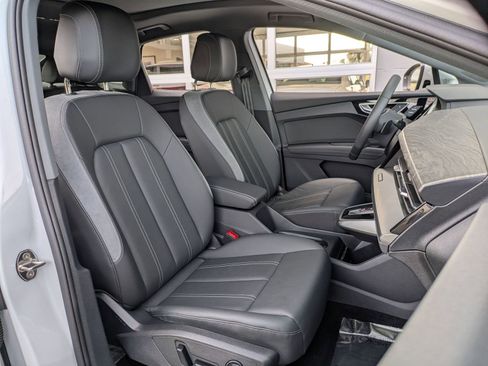 Used 2025 Audi Q4 e-tron Prestige image 28