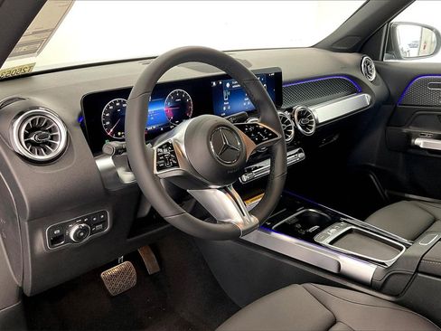 New 2025 Mercedes-Benz GLB 250 4MATIC image 8