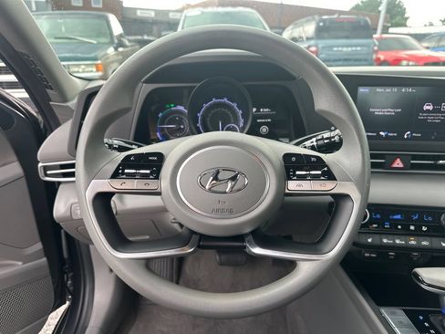 Used 2023 Hyundai Elantra Blue FWD image 23
