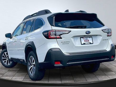 Used 2025 Subaru Outback Premium AWD/4WD image 4