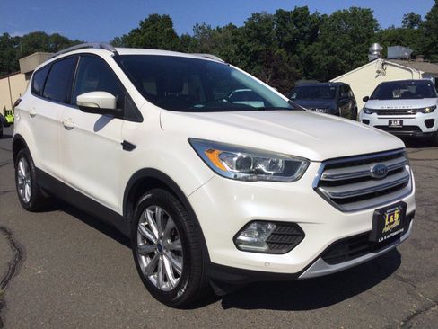Used 2018 Ford Escape Titanium AWD/4WD image 6