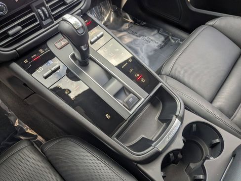 Certified 2026 Porsche Macan AWD/4WD image 21