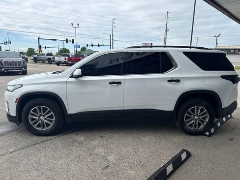 Used 2023 Chevrolet Traverse LT FWD image 3