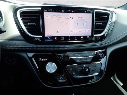 New 2027 Chrysler Pacifica Select AWD/4WD image 19