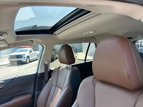 Used 2023 Subaru Outback Touring AWD/4WD image 11