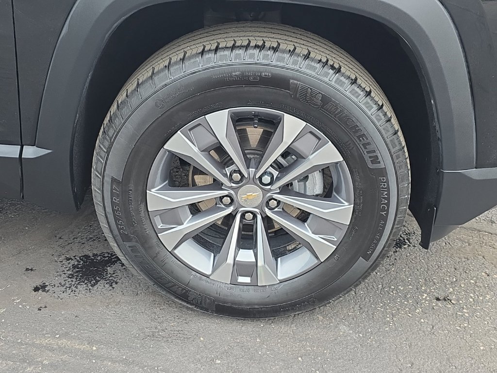 Used 2026 Chevrolet Equinox LT AWD/4WD image 16
