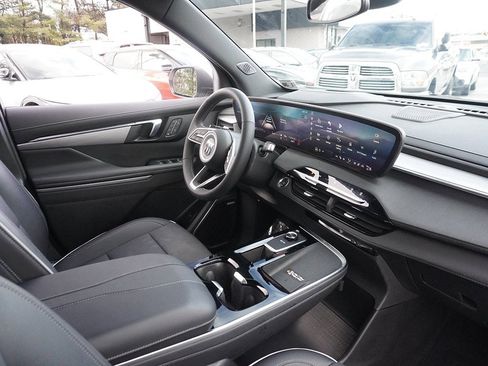 Used 2025 Buick Enclave Preferred w/ Power Package image 31