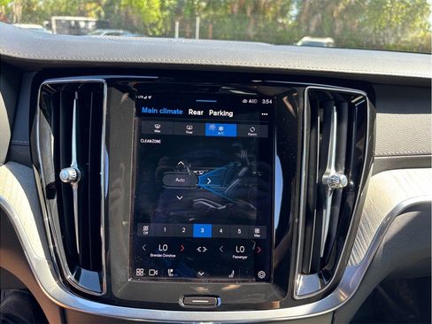 Used 2024 Volvo V60 B5 Cross Country Ultimate w/ Climate Package image 35