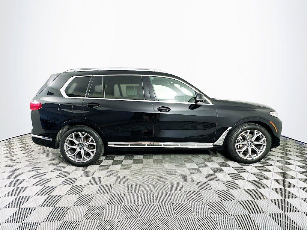 Used 2022 BMW X7 xDrive40i w/ Premium Package AWD/4WD image 11