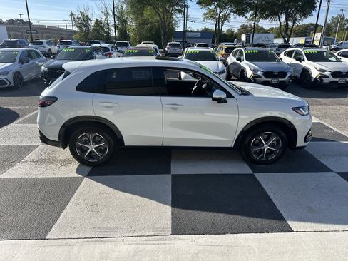 Used 2025 Honda HR-V EX-L image 3