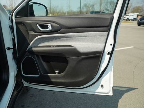 Used 2024 Jeep Compass Sport image 21