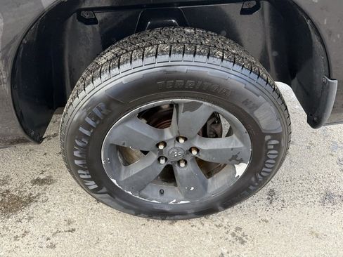 Used 2015 RAM 1500 Express image 12