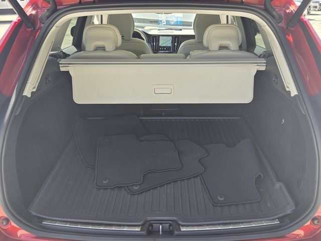 Used 2023 Volvo XC60 B5 Plus w/ Protection Package Premier FWD image 15