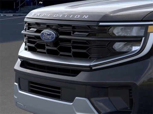 New 2025 Ford Expedition Platinum image 17