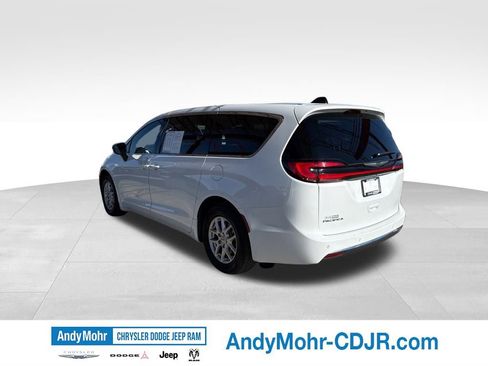 Used 2025 Chrysler Pacifica Select FWD image 5
