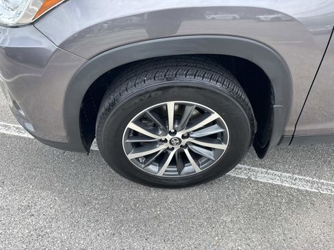 Used 2019 Toyota Highlander XLE FWD image 10