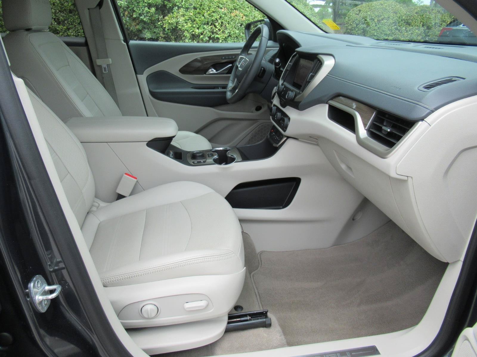Used 2022 GMC Terrain Denali w/ Denali Premium Package AWD/4WD image 9