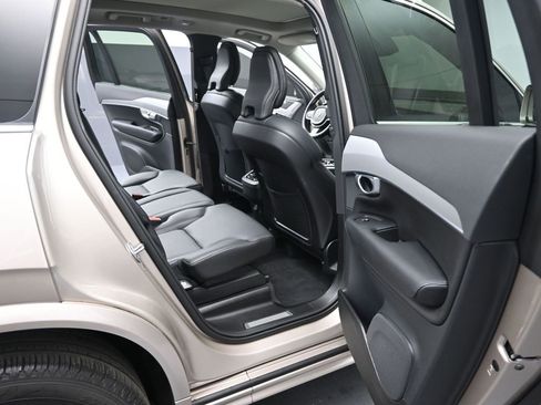 Used 2024 Volvo XC90 B5 Core image 11