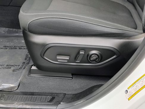Used 2023 Jeep Grand Cherokee Laredo w/ Luxury Tech Group I AWD/4WD image 22