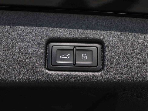 Used 2025 Audi Q5 Premium w/ Convenience Package image 37