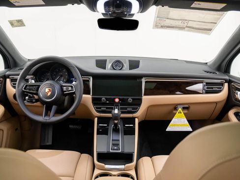 Used 2026 Porsche Macan AWD/4WD image 11